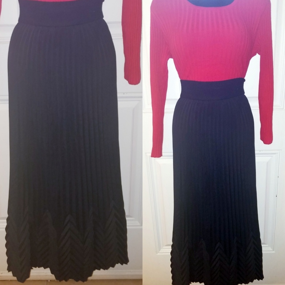 Pleated black skirt